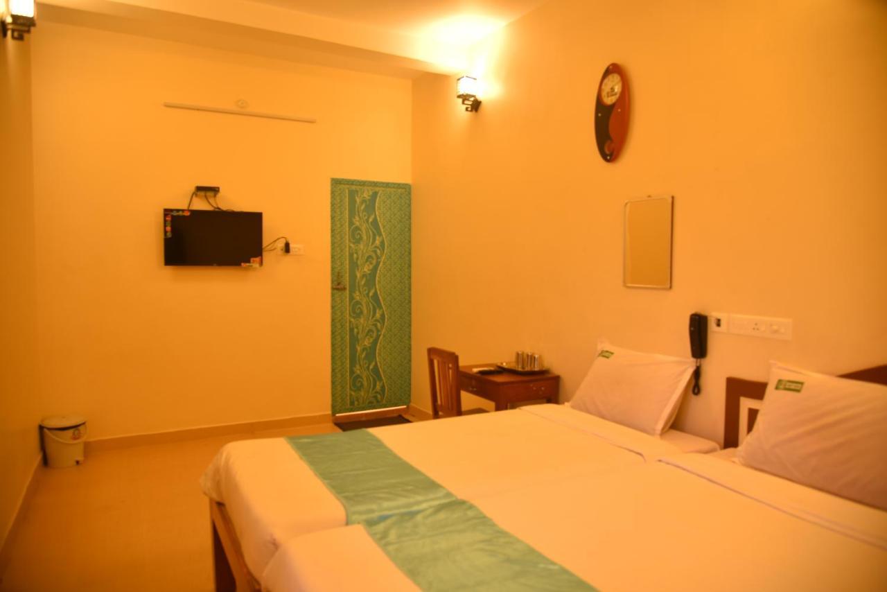 A P Guest House Puducherry Buitenkant foto