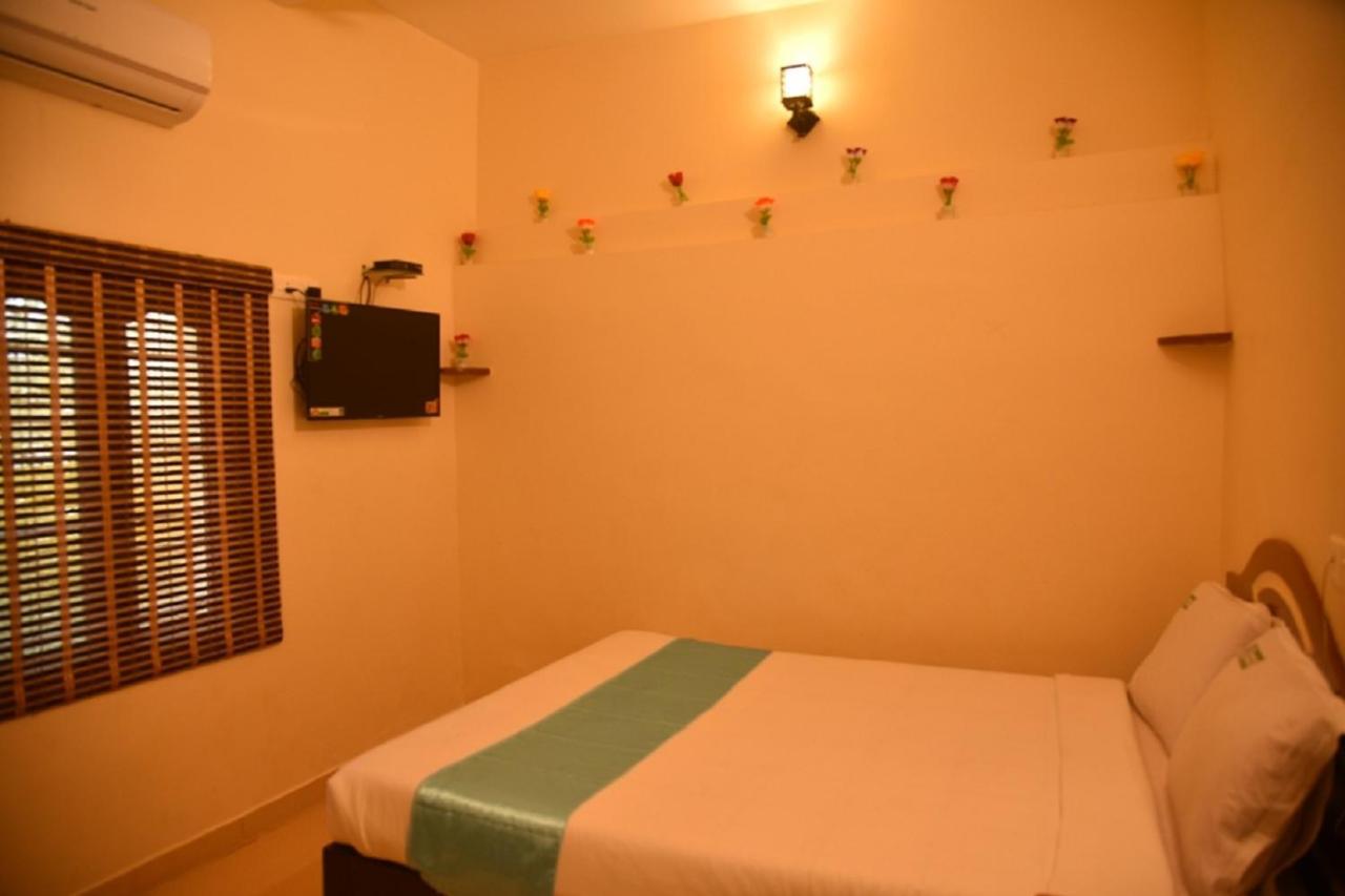 A P Guest House Puducherry Buitenkant foto
