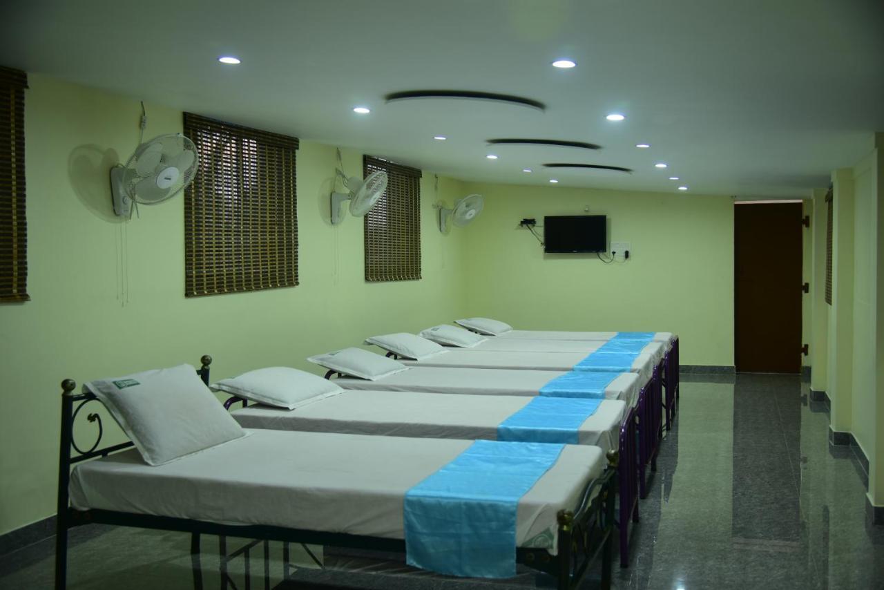 A P Guest House Puducherry Buitenkant foto