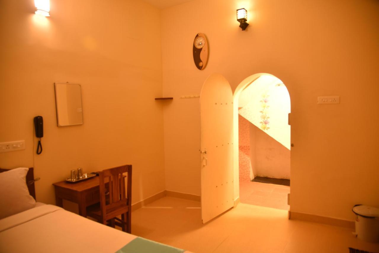 A P Guest House Puducherry Buitenkant foto